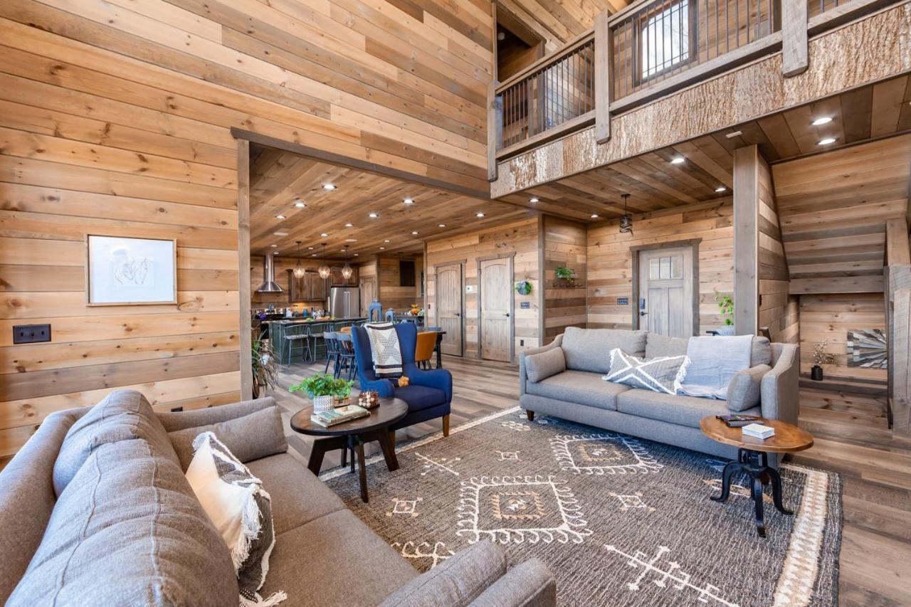 Splash Mountain Pool Hot Tub Theater Game Room Sevierville Exterior photo