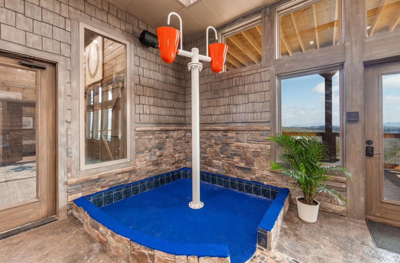 Splash Mountain Pool Hot Tub Theater Game Room Sevierville Exterior photo