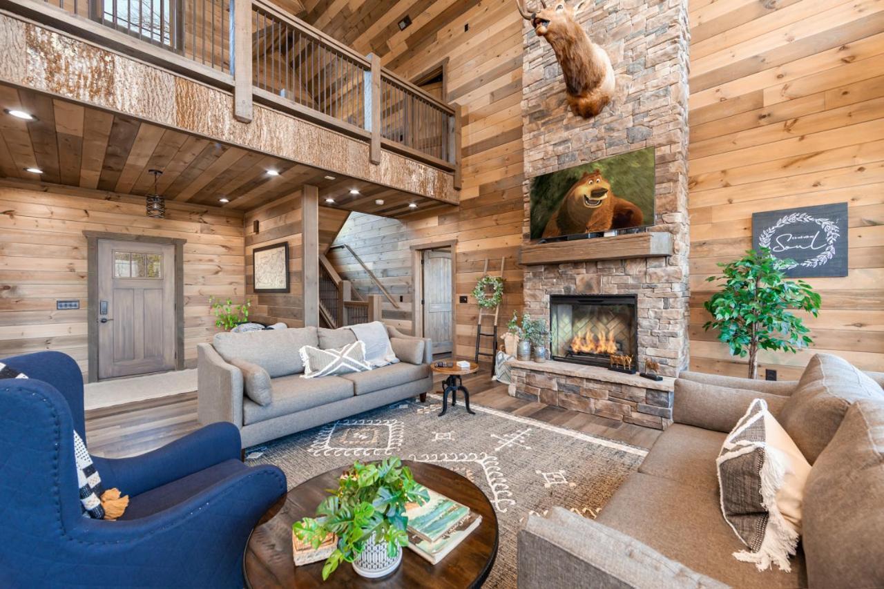 Splash Mountain Pool Hot Tub Theater Game Room Sevierville Exterior photo