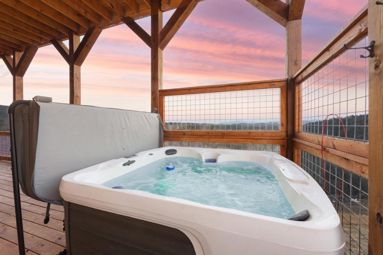 Splash Mountain Pool Hot Tub Theater Game Room Sevierville Exterior photo